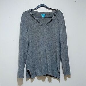 Two Bees Cashmere V-Neck Sweater